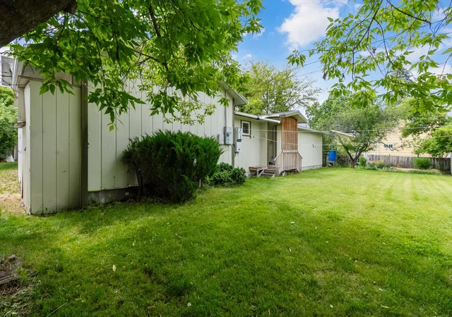 4th image of 102 Geneva Ave, Hamilton, MT 59840 | MLS# 30072588