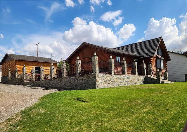 2nd image of 313 1st Ave Se, Cut Bank, MT 59427 | MLS# 30070689