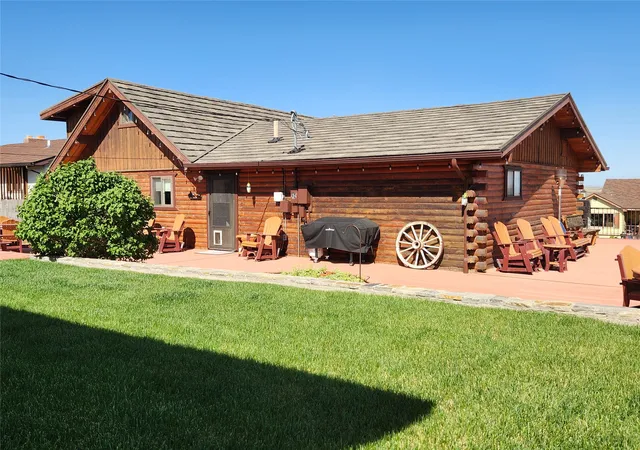 3rd image of 313 1St Ave Se, Cut Bank, MT 59427 | MLS# 30070689