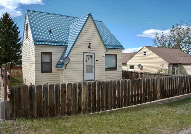 1st image of 126 9th Ave Se, Cut Bank, MT 59427 | MLS# 30072454