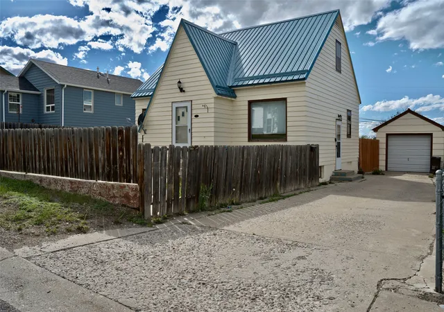 2nd image of 126 9th Ave Se, Cut Bank, MT 59427 | MLS# 30072454