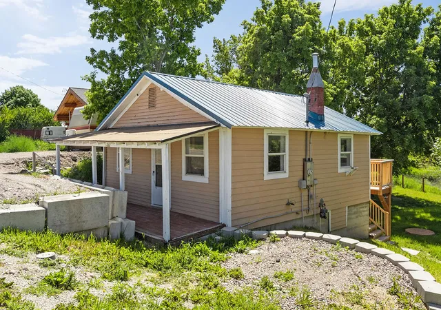 Homes for sale in Kalispell, MT | 1332 7th St W, Kalispell, MT 59901 | MLS# 30072799