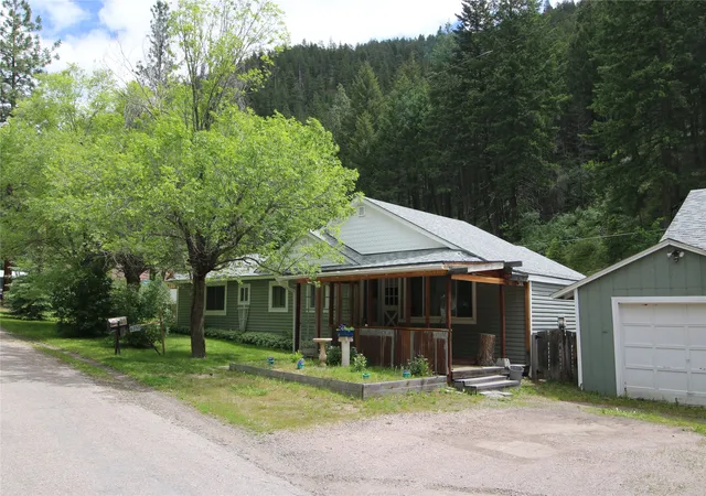 Photo 4 of Single family home for sale at 6350 Pine Cone Dr, Clinton, MT 59825 | MLS# 30072920 | Listing updated on 2026-07-31