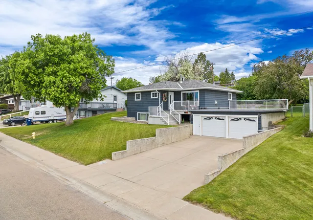 2nd image of 725 32nd Ave Ne, Great Falls, MT 59404 | MLS# 30072845