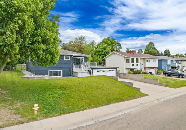 3rd image of 725 32Nd Ave Ne, Great Falls, MT 59404 | MLS# 30072845