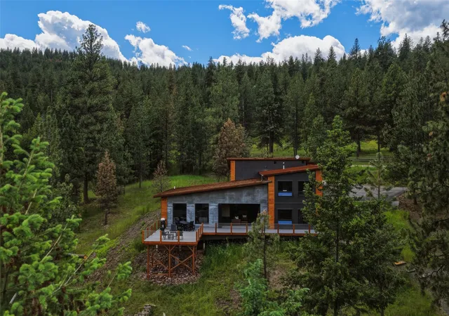 Photo 2 of Single family home for sale at 1136 Big Flt Rd, Missoula, MT 59804 | MLS# 30073022 | Listing updated on 2026-08-26