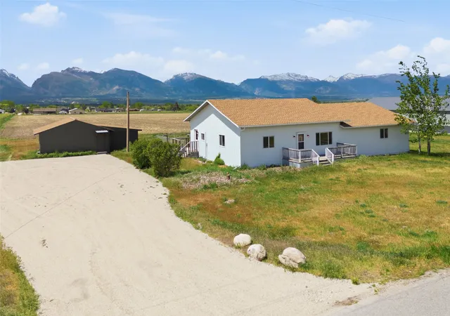 Homes for sale in Corvallis, MT | 877 Oil Well Rd, Corvallis, MT 59828 | MLS# 30069745