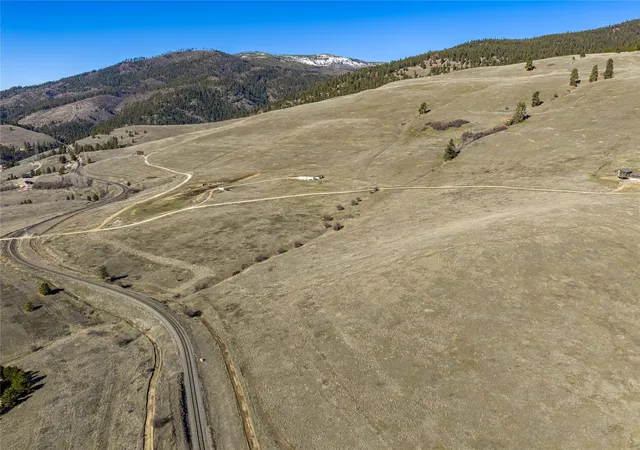 3rd image of 8100 Brow Tine Dr, Missoula, MT 59808 | MLS# 30073187