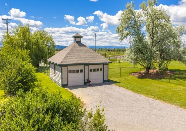 Photo 3 of Single family home for sale at 2405 Lower Valley Rd, Kalispell, MT 59901 | MLS# 30073174 | Listing updated on 2026-07-01