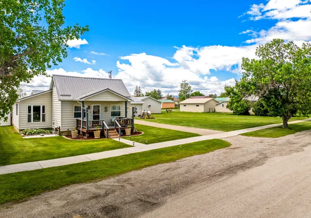 Photo 5 of Single family home for sale at 64 3rd Avenue S, Stanford, MT 59479 | MLS# 30073320 | Listing updated on 2026-07-27