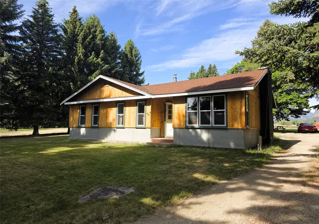 1st image of 430 W River Rd, Hamilton, MT 59840 | MLS# 30073530