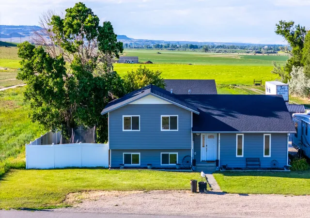 2nd image of 601 W Park Ave, Bridger, MT 59014 | MLS# 30073559