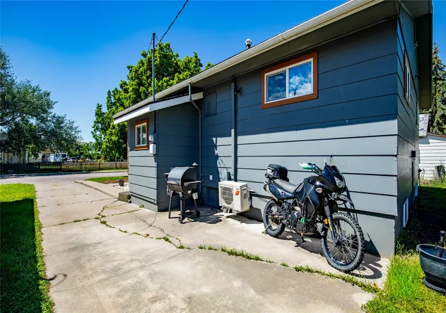 Photo 3 of Single family home for sale at 204 8th Avenue W, Polson, MT 59860 | MLS# 30073526 | Listing updated on 2026-07-14