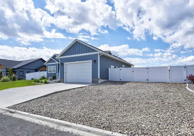 Photo 2 of Single family home for sale at 1322 Cambray Loop, Helena, MT 59602 | MLS# 30072464 | Listing updated on 2026-07-31