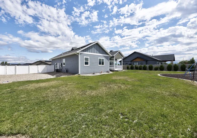 Photo 3 of Single family home for sale at 1322 Cambray Loop, Helena, MT 59602 | MLS# 30072464 | Listing updated on 2026-07-31