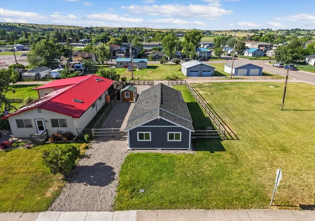 Homes for sale in Polson, MT | 207 8th Ave W, Polson, MT 59860 | MLS# 30073783
