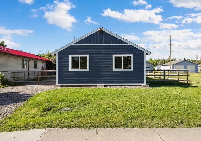 Homes for sale in Polson, MT | 207 8Th Ave W, Polson, MT 59860 | MLS# 30073783
