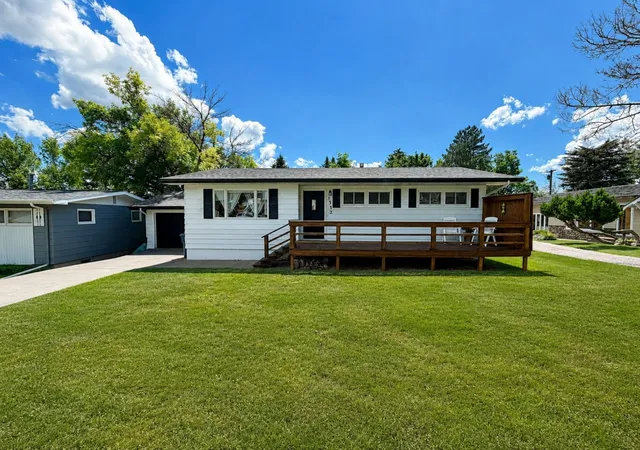 2nd image of 1332 Avenue C Nw, Great Falls, MT 59404 | MLS# 30074167