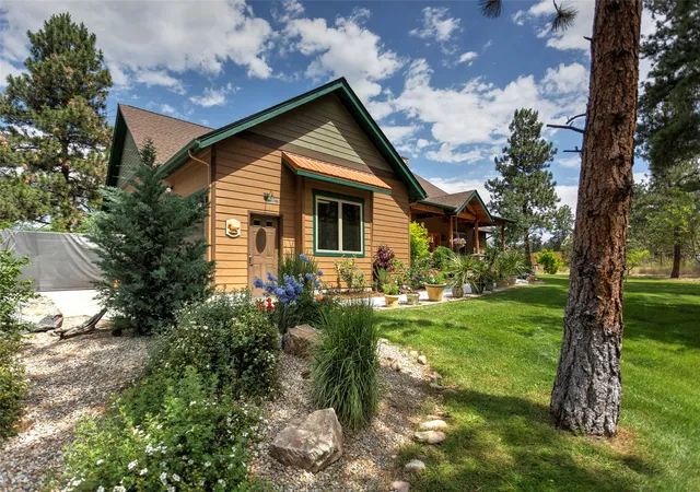 Photo 3 of Single family home for sale at 3229 Lupine Ln, Stevensville, MT 59870 | MLS# 30073807 | Listing updated on 2026-07-03