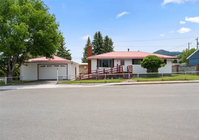 Homes for sale in Anaconda, MT | 423 Linden St, Anaconda, MT 59711 | MLS# 30074313