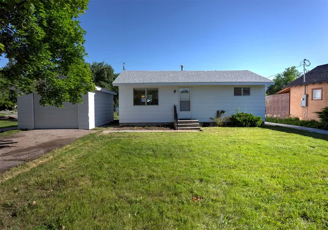 Photo 2 of Single family home for sale at 2250 S 9th Street W, Missoula, MT 59801 | MLS# 30074315 | Listing updated on 2026-07-12