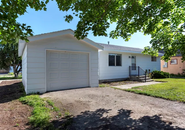 Photo 3 of Single family home for sale at 2250 S 9th Street W, Missoula, MT 59801 | MLS# 30074315 | Listing updated on 2026-07-12