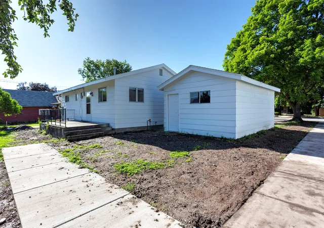 Photo 3 of Single family home for sale at 2250 S 9th Street W, Missoula, MT 59801 | MLS# 30074315 | Listing updated on 2026-07-12