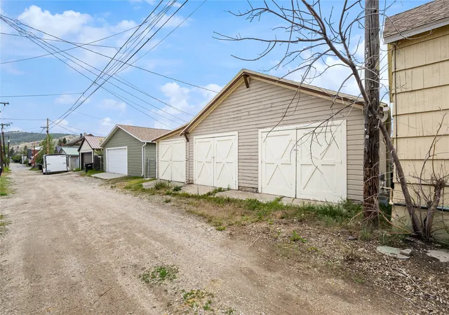 Homes for sale in Anaconda, MT | 514 Locust St, Anaconda, MT 59711 | MLS# 30074334