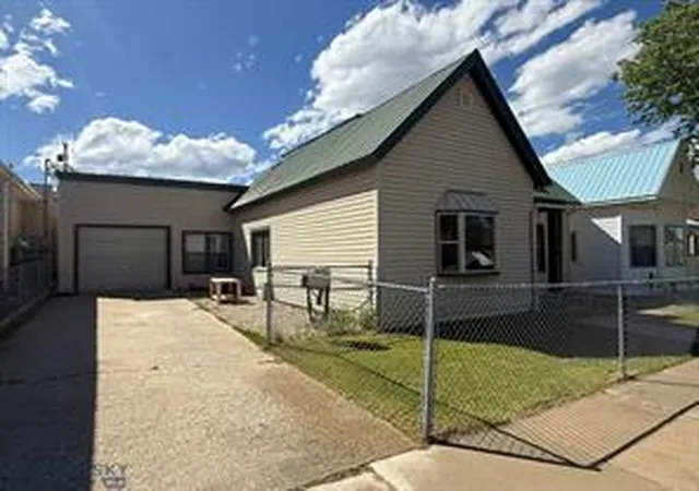 Photo 2 of Single family home for sale at 616 Cedar St, Anaconda, MT 59711 | MLS# 30074521 | Listing updated on 2026-09-01