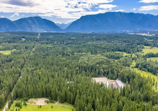2nd image of 2226 Tamarack Ln, Columbia Falls, MT 59912 | MLS# 30074203