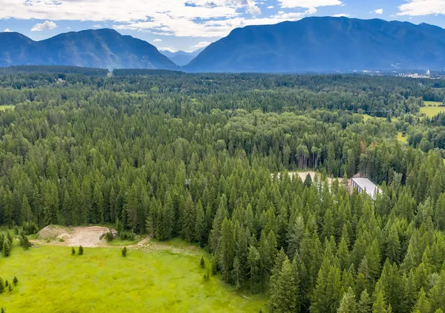 3rd image of 2226 Tamarack Ln, Columbia Falls, MT 59912 | MLS# 30074203