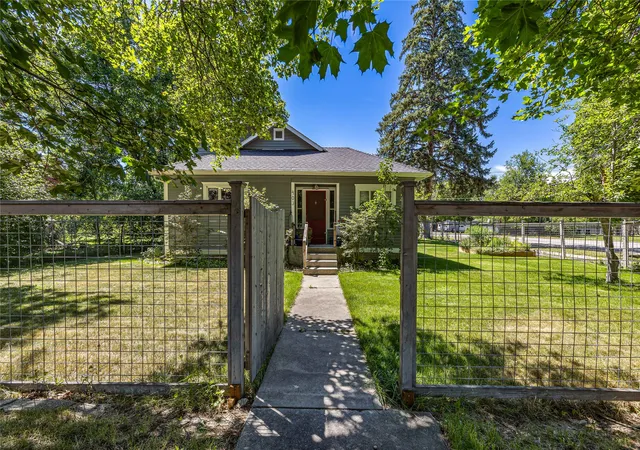 3rd image of 403 S 7Th St, Hamilton, MT 59840 | MLS# 30074741
