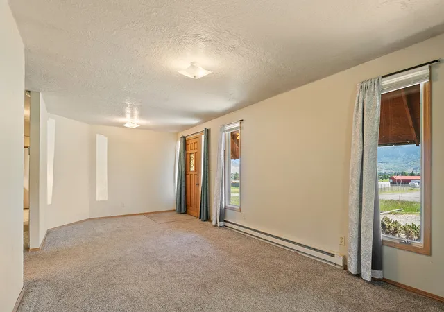 4th image of 390 Holmes Ave, Butte, MT 59701 | MLS# 30075075