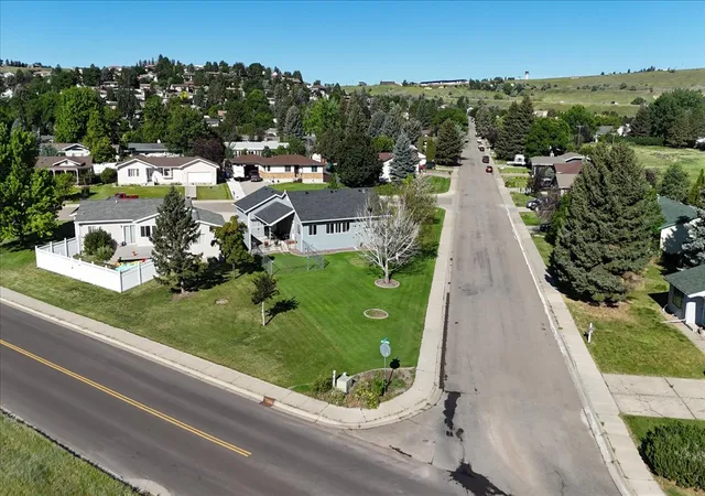 32nd image of 2709 Bitterroot Dr, Great Falls, MT 59404 | MLS# 30074796