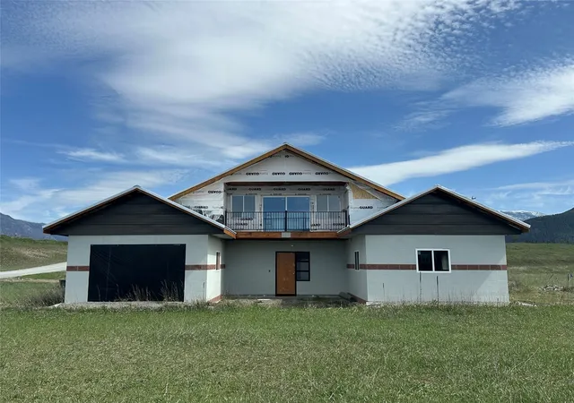 Photo 1 of Single family home for sale at 40 Lariat Loop, Thompson Falls, MT 59873 | MLS# 30075080 | Listing updated on 2026-07-22