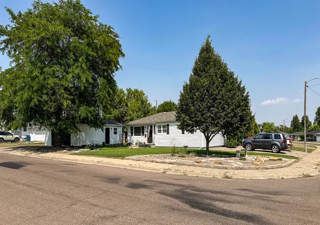Photo 3 of Single family home for sale at 261 18th Avenue NW, Great Falls, MT 59404 | MLS# 30075584 | Listing updated on 2026-07-24