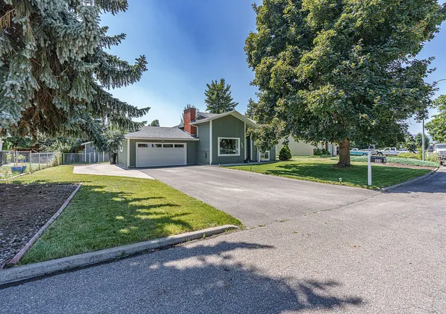 2nd image of 334 Hilltop Ave, Kalispell, MT 59901 | MLS# 30075653