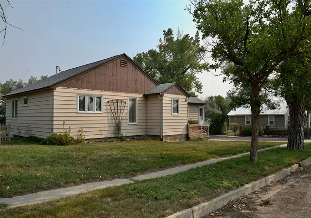 4th image of 35 4Th St S, Sunburst, MT 59482 | MLS# 30075717