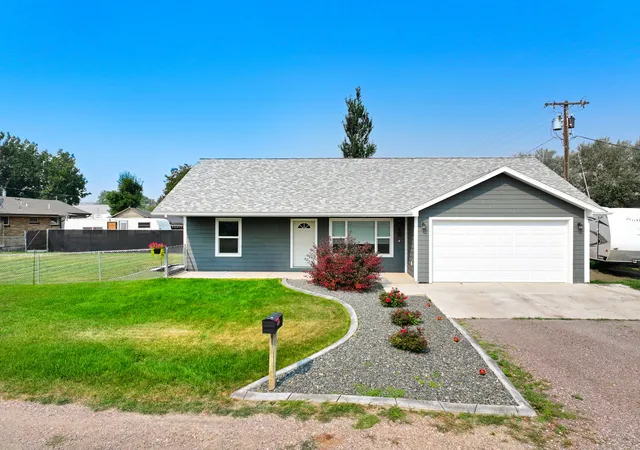 2nd image of 2216 Central Ave W, Great Falls, MT 59404 | MLS# 30075845