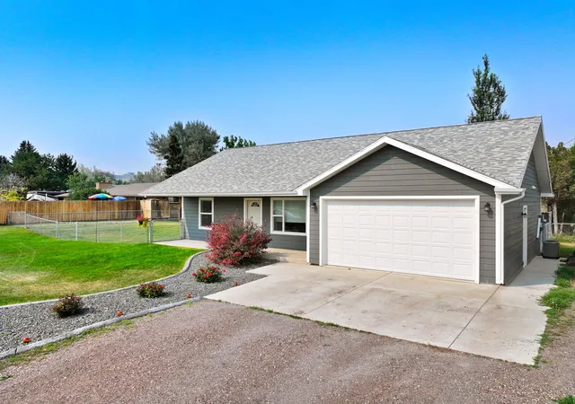3rd image of 2216 Central Ave W, Great Falls, MT 59404 | MLS# 30075845