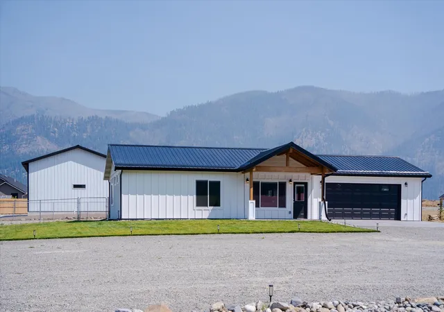 Photo 1 of Single family home for sale at 31 Moccasin Ln, Thompson Falls, MT 59873 | MLS# 30075571 | Listing updated on 2026-08-28