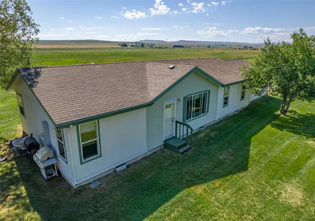 4th image of 7770 Old Yellowstone Trl, Willow Creek, MT 59760 | MLS# 30076108