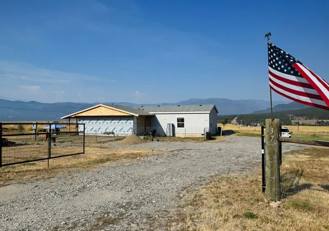 Photo 4 of Manufactured home for sale at 37 Lynch Crk Loop, Plains, MT 59859 | MLS# 30076297 | Listing updated on 2026-08-27
