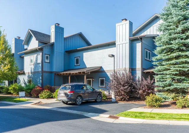 Photo 3 of Townhouse for sale at 502 Silverleaf Dr, Whitefish, MT 59937 | MLS# 30076651 | Listing updated on 2026-09-28