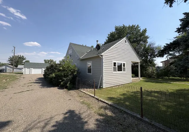 Photo 1 of Single family home for sale at 319 1st Street E, Chester, MT 59522 | MLS# 30077078 | Listing updated on 2026-10-07