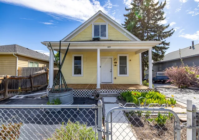 Photo 3 of Single family home for sale at 927 4Th Ave W, Kalispell, MT 59901 | MLS# 30077088 | Listing updated on 2026-10-07