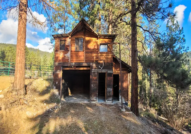 Photo 3 of Single family home for sale at 37 Wades Rd, Libby, MT 59923 | MLS# 30077172 | Listing updated on 2026-08-26