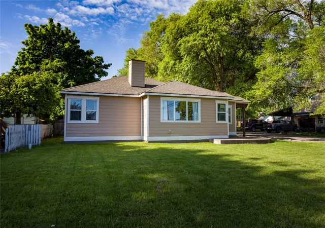 Photo 2 of Single family home for sale at 802 4th Ave E, Polson, MT 59860 | MLS# 30077458 | Listing updated on 2026-08-29