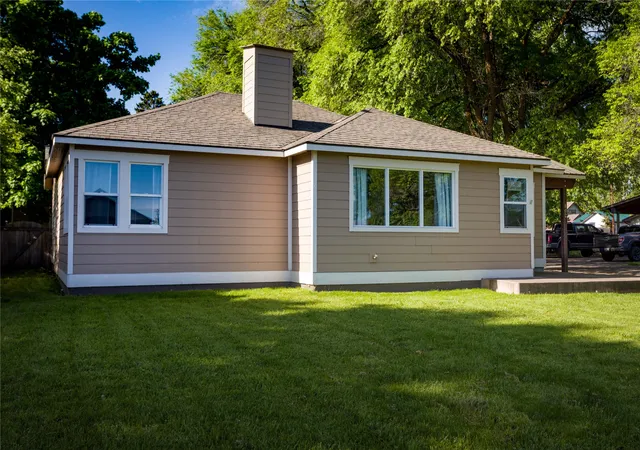 Photo 3 of Single family home for sale at 802 4th Ave E, Polson, MT 59860 | MLS# 30077458 | Listing updated on 2026-08-29