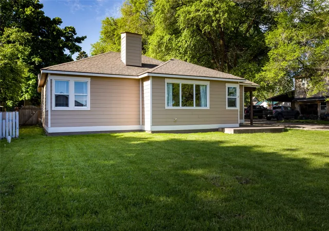 Photo 3 of Single family home for sale at 802 4Th Ave E, Polson, MT 59860 | MLS# 30077458 | Listing updated on 2026-08-29